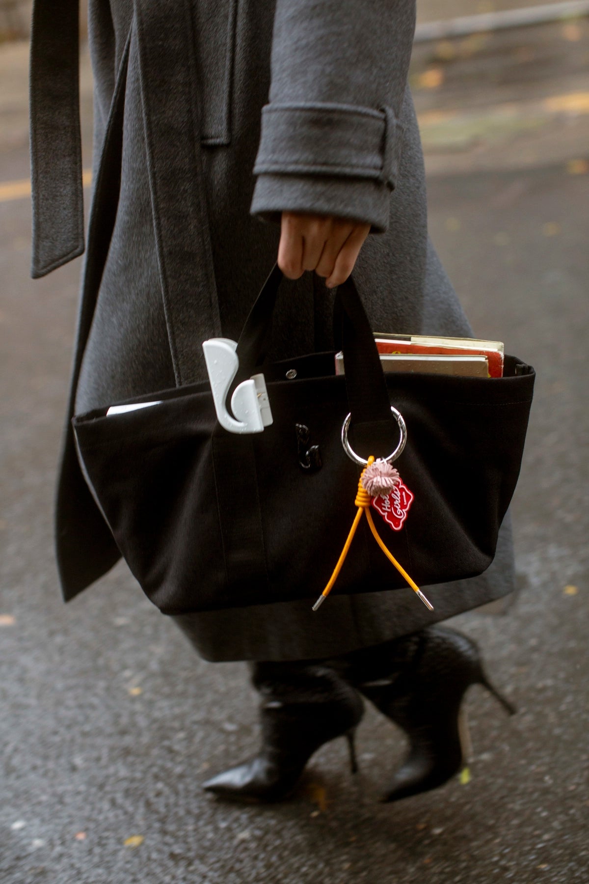 Americana Tote Bag In Black Denim - Larroude