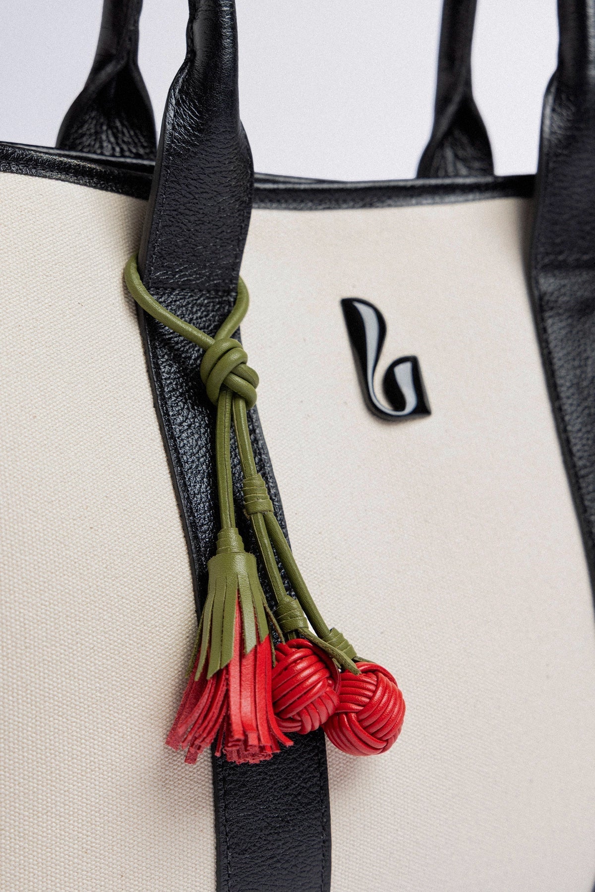 City Tote Bag Natural Canvas and Black Leather - Larroude