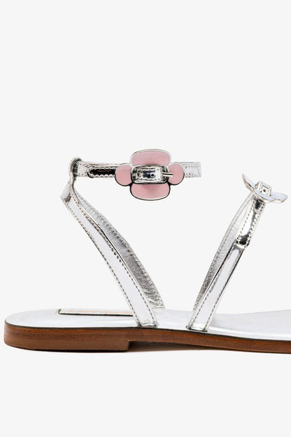 Tinx Flat Sandal In Silver Specchio - Larroude