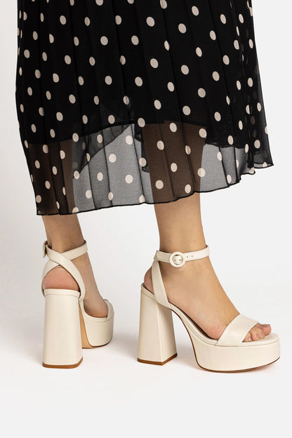 Dolly Sandal In Ivory Leather - Larroude