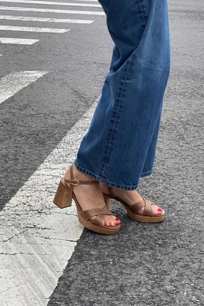 Bianca Low Sandal Caramel Leather - Larroude
