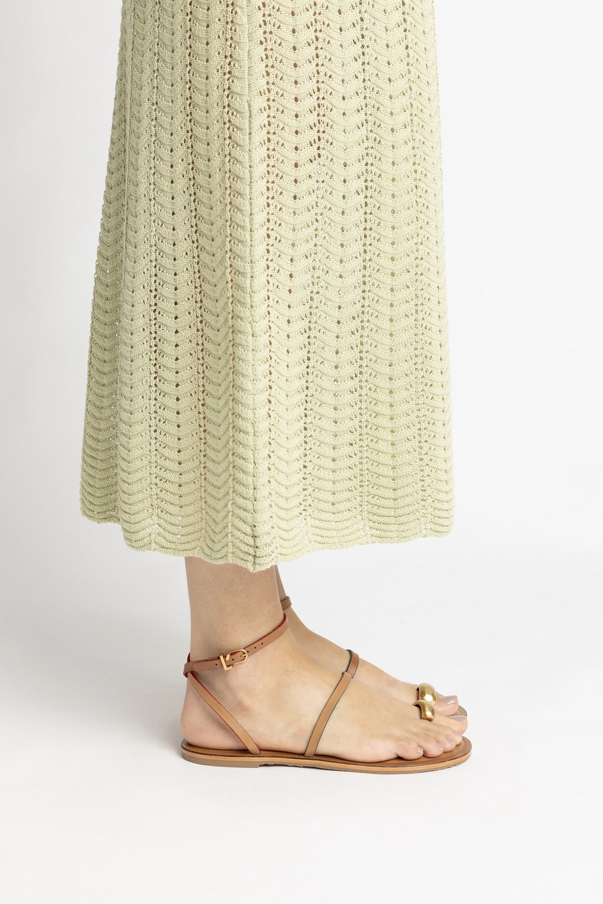 Biarritz Flat Sandal In Light Caramel Leather - Larroude