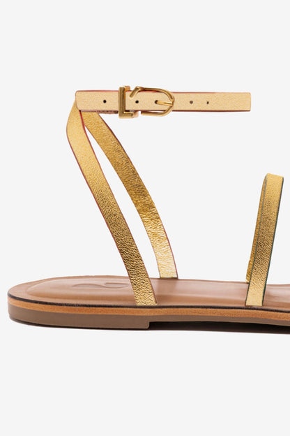 Biarritz Flat Sandal In Gold Metallic Leather - Larroude