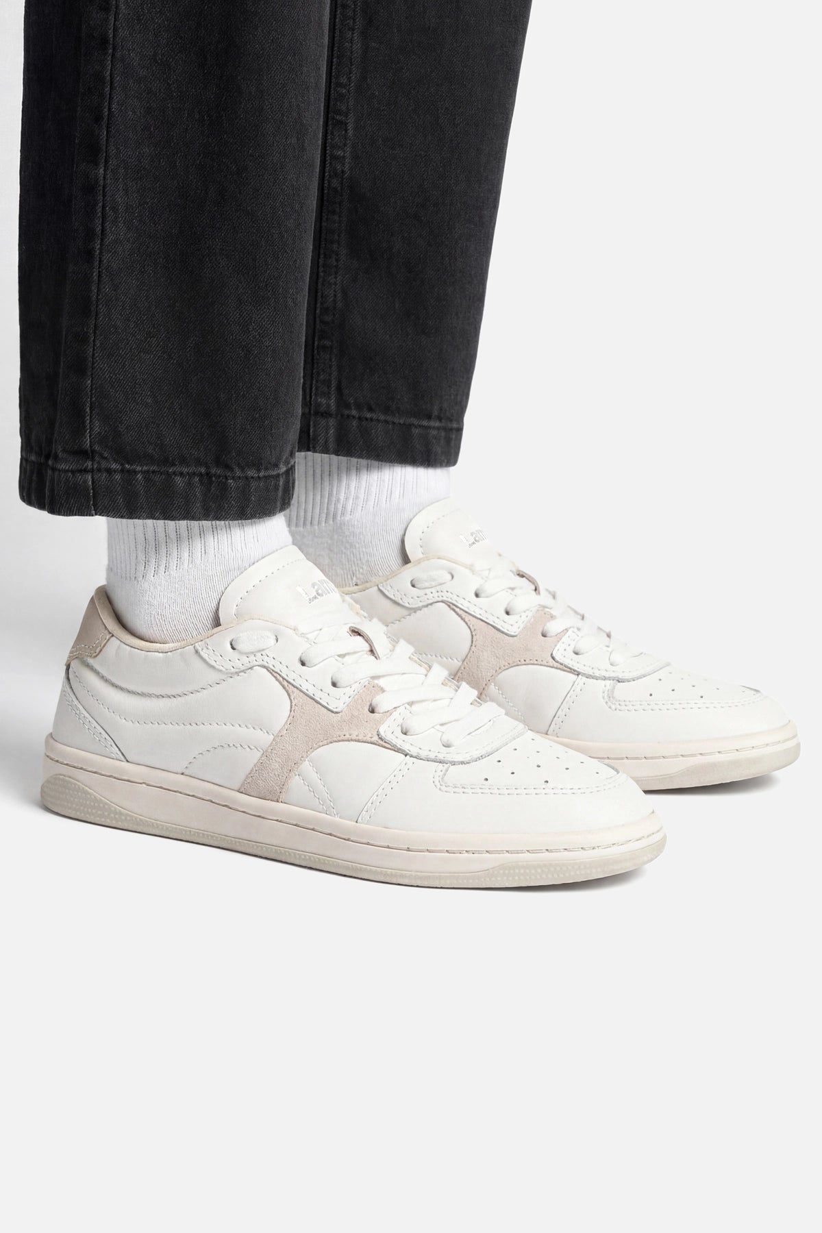 George Sneaker In White Leather and Mushroom Grey Suede - Larroude