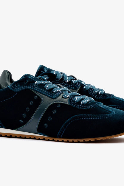 Stella Sneaker In Deepsea Velvet - Larroude