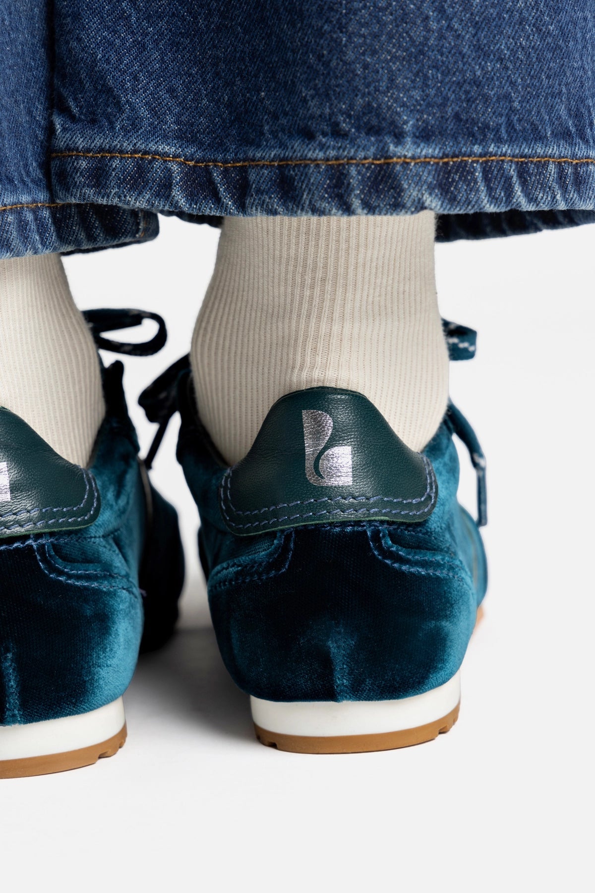 Stella Sneaker In Deepsea Velvet - Larroude