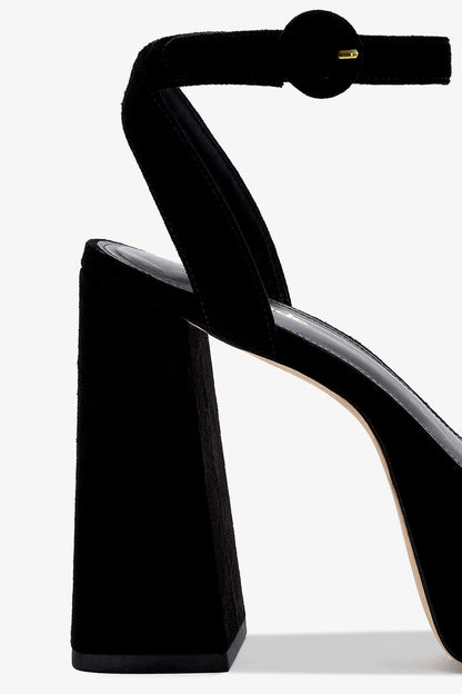 Dolly Sandal In Black Suede - Larroude
