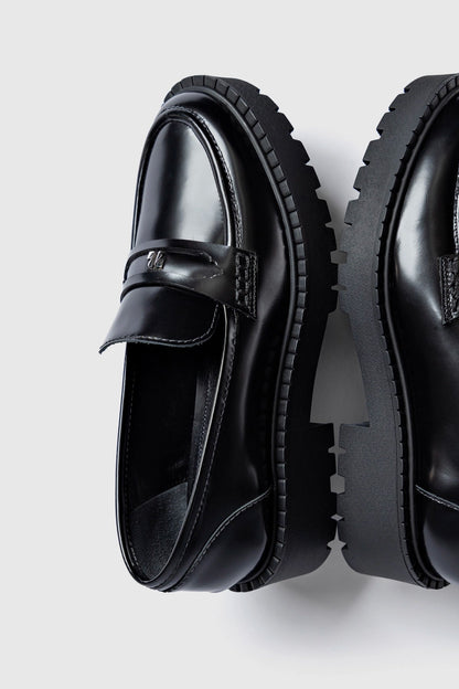 Suki Lugsole Loafer In Black Box Leather - Larroude