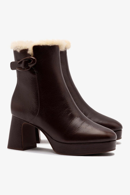 Dolly Verona Low Boot In Brown Leather And Natural Shearling - Larroude