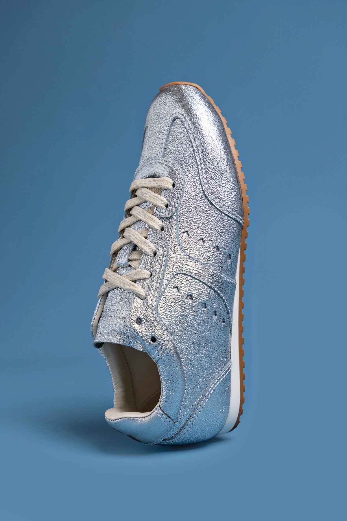 Stella Sneaker In Silver Metallic Leather - Larroude