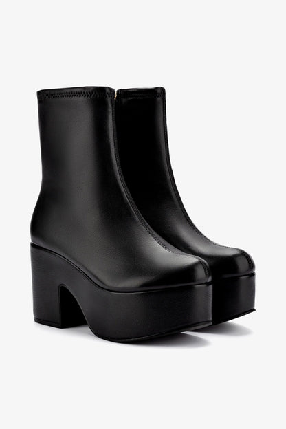 Miso Platform Boot In Black Stretch Leather - Larroude