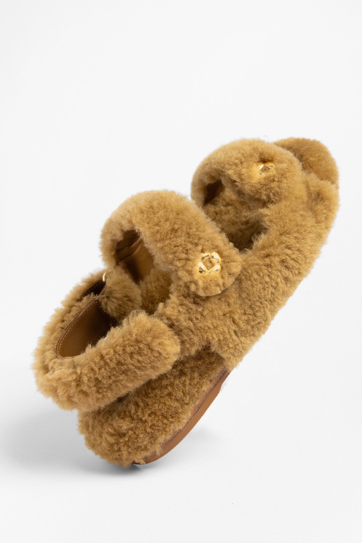 Jetty Fuzzy Sandal Latte Shearling - Larroude