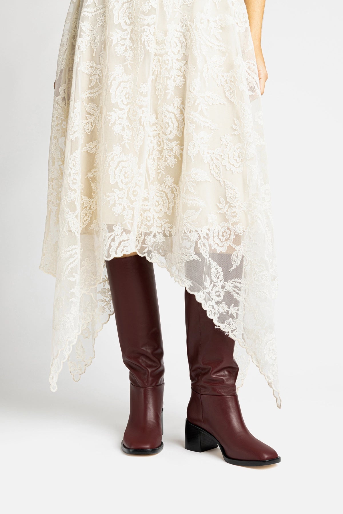 Ricky Boot In Burgundy Leather - Larroude
