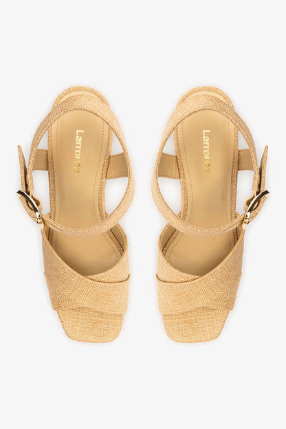 Cher Sandal In Beige Raffia - Larroude