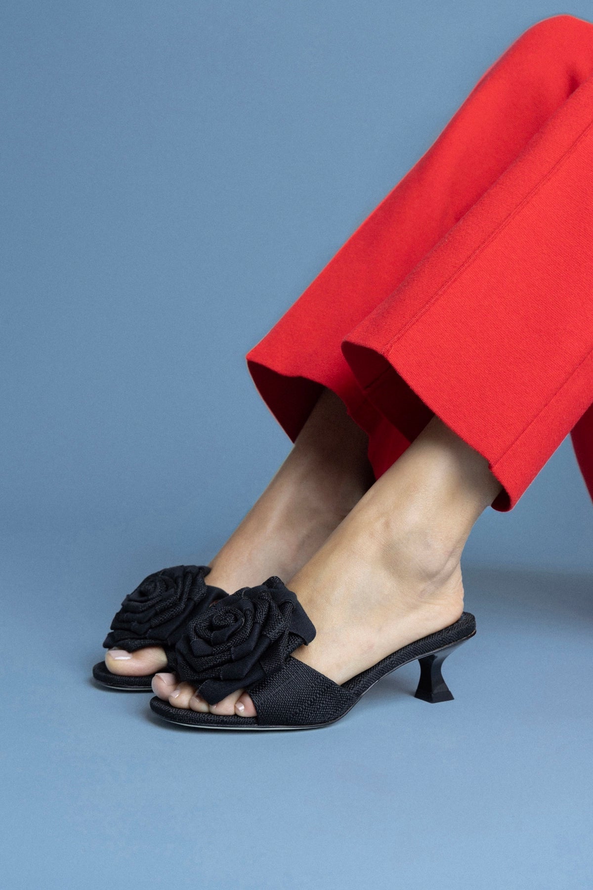 Scarlet Low Mule In Black Raffia - Larroude